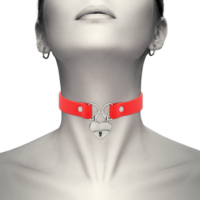 COQUETTE CHIC DESIRE - COLLIER EN CUIR VEGAN ROUGE AVEC ACCESSOIRE COEUR AVEC CLÉ
